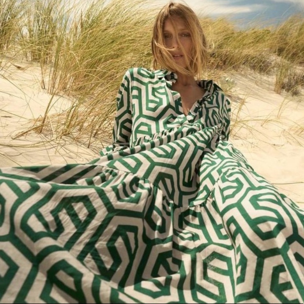 NWT - Zara Green/White Geometric Print Midi Dress